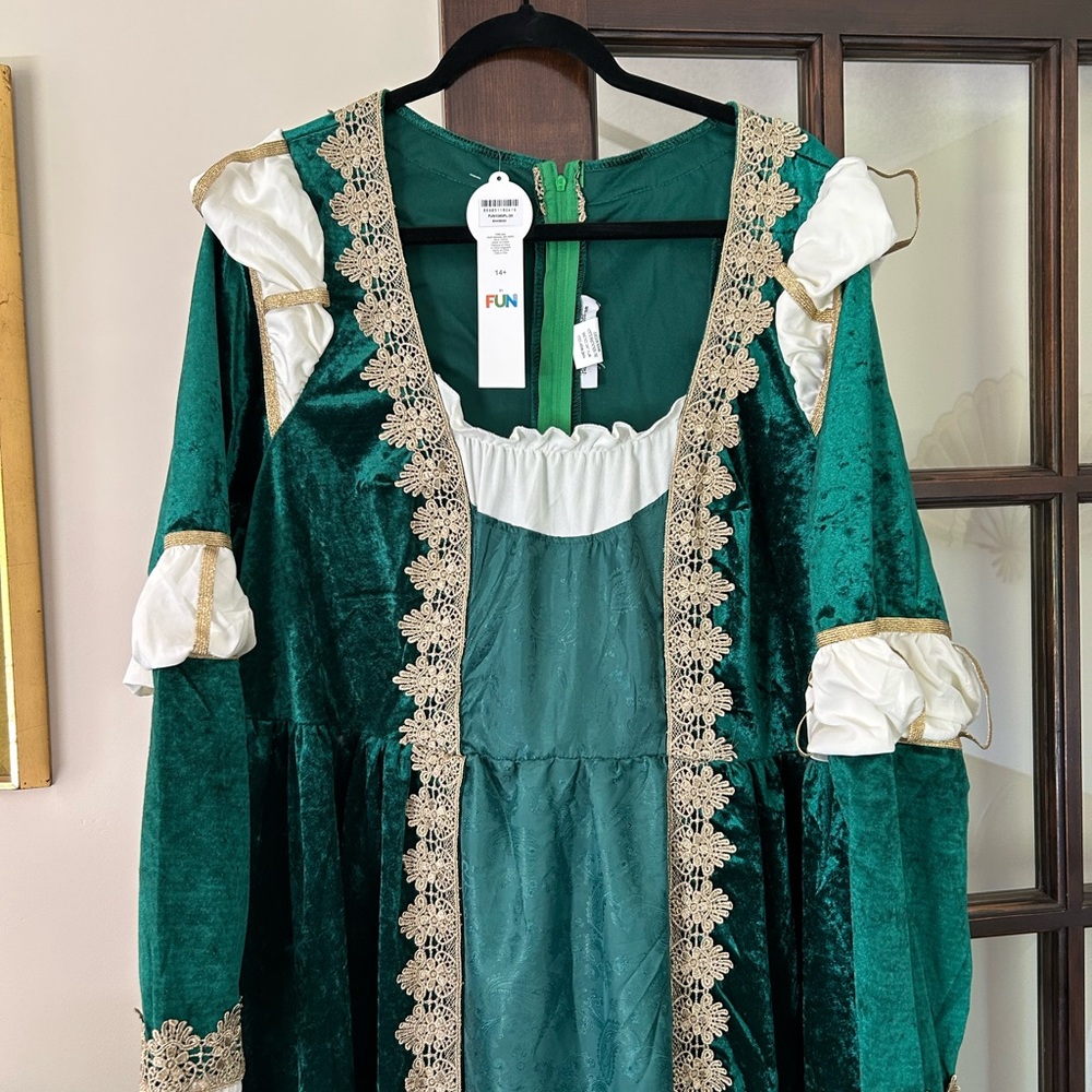 Elegant Green Renaissance Dress